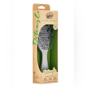 The Wet Brush Go Green Dtangler Hair Brush - Grey